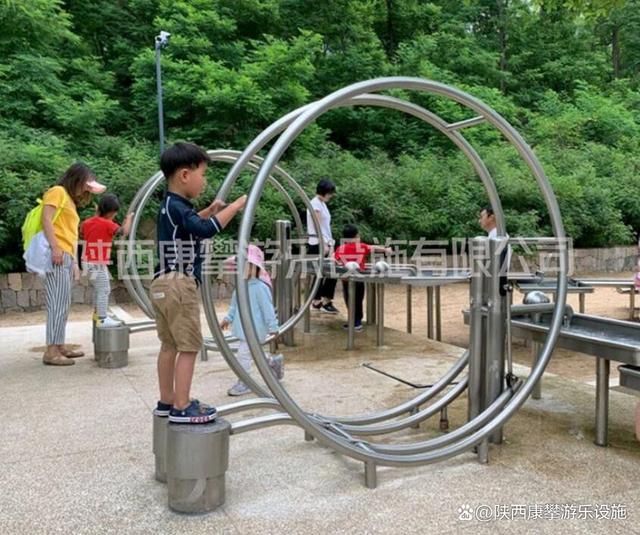 戲水游樂設施