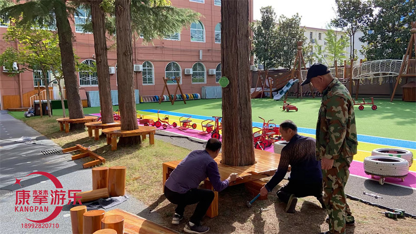 西安鄠邑區(qū)幼兒園木質游樂拓展安裝過程